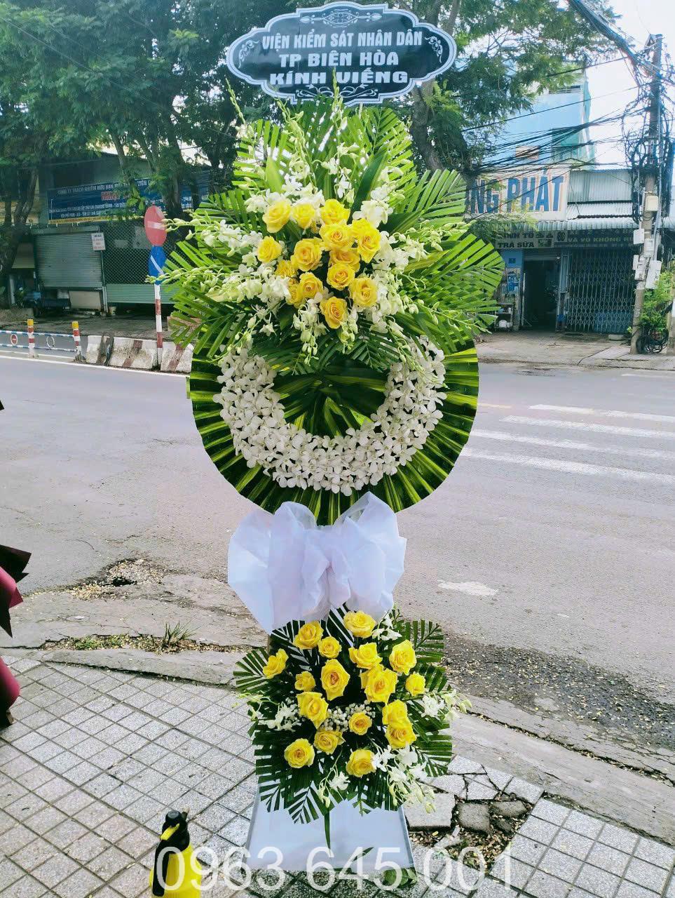 Vòng hoa đi viếng đám ma #023 ,.hoa tang lễ Hải Phòng